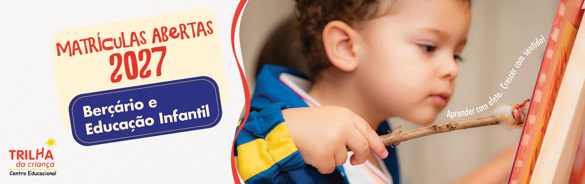 Imagem de bebê brincando com pintura